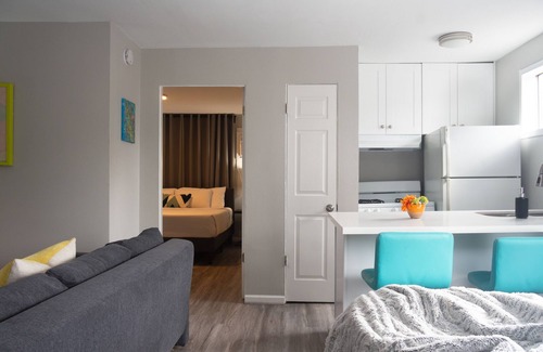 Neartown Casa | Your Keys to Montrose! Sleeps 48/12BR/12BA/9PA