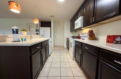 Crystal Cove Casa | Your Lakeview Getaway in Crystal Cove – Sunsets, Comfort & Great Location