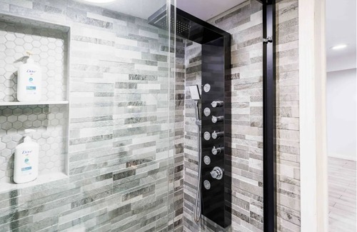 Belleville Apartamento | Your Luxe Getaway! Experience contemporary Luxury!
