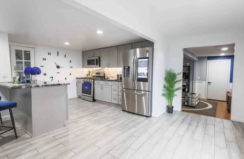 Belleville Apartamento | Your Luxe Getaway! Experience contemporary Luxury!
