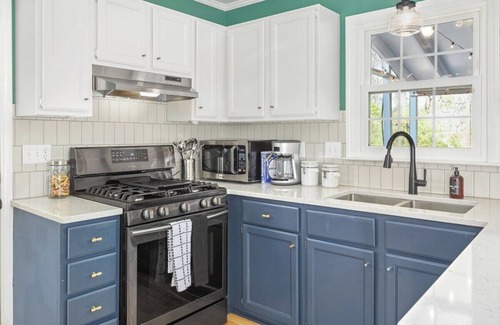 Durham Casa | Your Modern Family Retreat, sleeps 10!