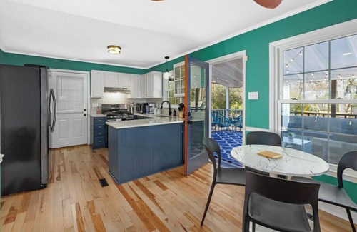 Durham Casa | Your Modern Family Retreat, sleeps 10!