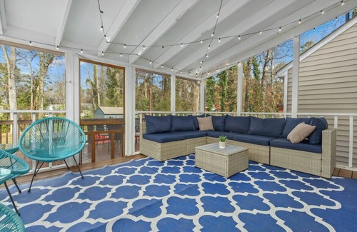 Durham Casa | Your Modern Family Retreat, sleeps 10!
