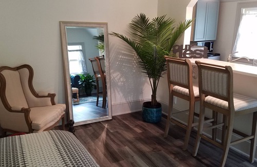 Historic Montford Apartamento | Tu Montford Nest, un refugio privado y acogedor.