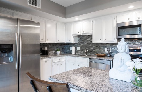 Neartown Casa | Your Montrose Collective! Sleeps 24, 12BR/7.5BA, 6PA