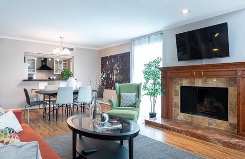 Neartown Casa | Your Montrose Collective! Sleeps 26/13BR/8.5BA/7PA