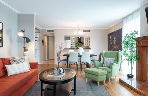 Neartown Casa | Your Montrose Collective! Sleeps 26/13BR/8.5BA/7PA