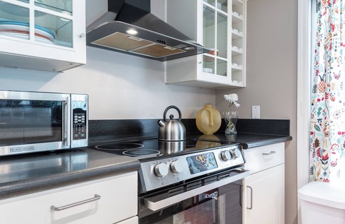 Neartown Casa | Your Montrose Collective! Sleeps 32/16BR/12BA/10PA ★★★★★