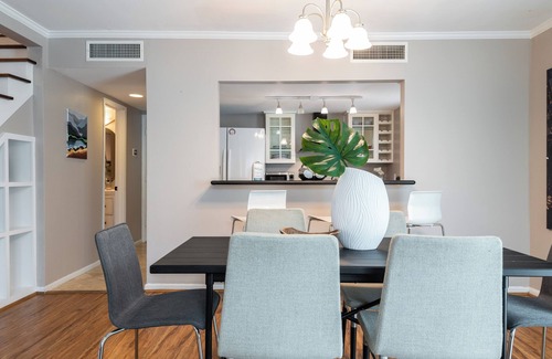 Neartown Casa | Your Montrose Collective! Sleeps 32/16BR/12BA/10PA ★★★★★