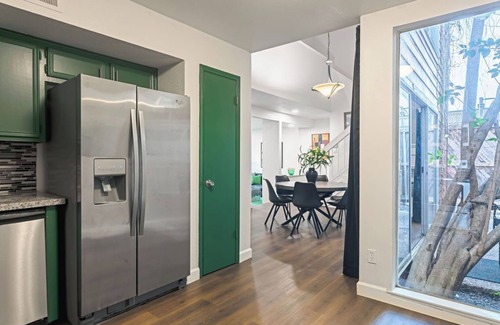 Neartown Casa | Your Montrose Collective! Sleeps 30/15BR/11BA/9PA ★★★★★