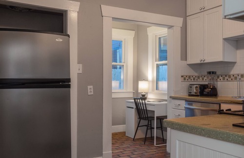 Neartown Casa | Your Montrose Gem! Sleeps 33/12BR/5.5BA/6PA