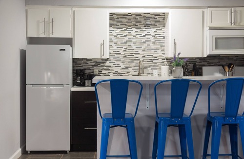 Hyde Park Apartamento | Your Montrose Studios! Sleeps 30/15BR/15BA/15PA