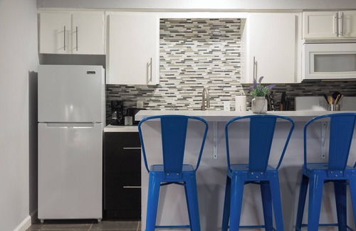 Hyde Park Apartamento | Your Montrose Studios! Sleeps 32/16BR/16BA/16PA