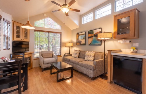Napa Hotel | Your Napa Escape! 2 Relaxing Units, Free Parking, Outdoor Pool!