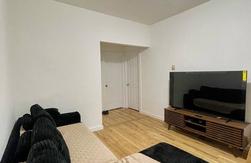 Queens Apartamento | Your new NYC home: Peaceful room for rent in the heart of Astoria.