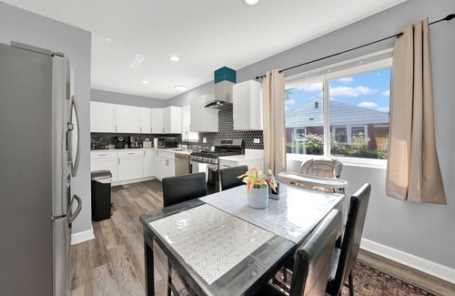 Des Plaines Casa | Your Next Vacation Home