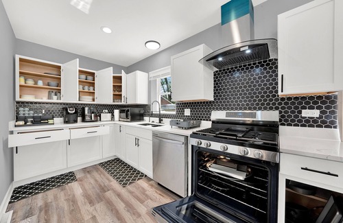 Des Plaines Casa | Your Next Vacation Home