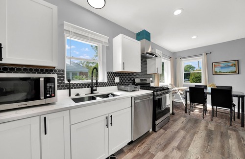 Des Plaines Casa | Your Next Vacation Home