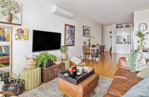 Northcote Apartamento | Your Northcote gem: 2BR, 2BA, modern. Ideal for couples, families & friends.
