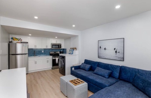 North Wildwood Apartamento | Your Oasis awaits! Steps to the Beach and pool. Close to everything in NWW