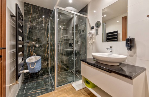 Zlatibor Casa | Your Oasis - Private Apt in Zlatibor's Finest 5-Star Spa Hotel - Family Getaway
