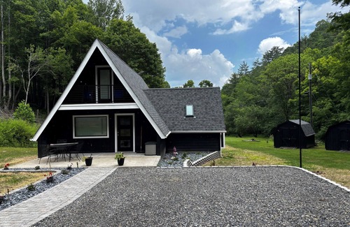 Beeson Cabina | Your own cabin in Southern WV on 65 acres close to golf, skiing, ATV, and more!