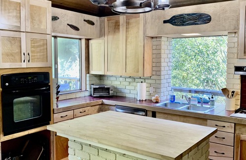 Trinidad Casa | 🌲🩴 Your own lodge in town yet private & spacious with game room & hot tub - Trail to Beach