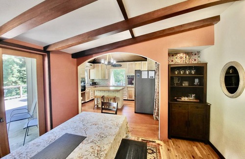Trinidad Casa | 🌲🩴 Your own lodge in town yet private & spacious with game room & hot tub - Trail to Beach