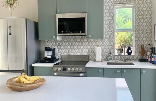La Mesa Casa | Your own Suburban Oasis!