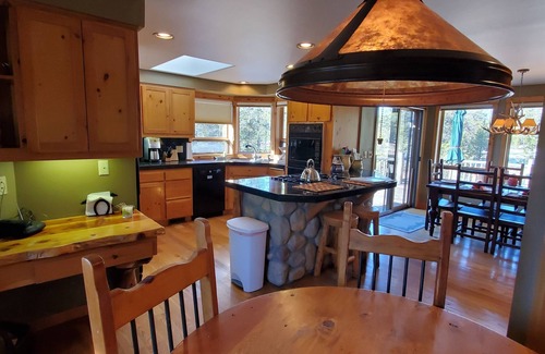 Deer Park Casa | Your Own Sunriver Lodge on the Edge of the Forest - A/C -10 SHARC Passes!!