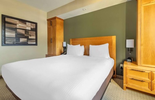 South Lake Tahoe Hotel | Your Peaceful Mountain Escape! Full Kitchen, Outdoor Swimming Pool!
