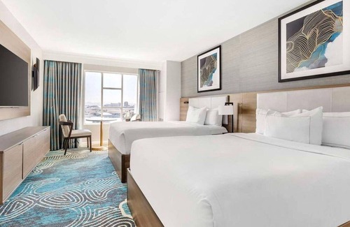 Las Vegas Complejo | Your Peaceful Vegas Oasis, Paradise- Hilton Studio Steps from Strip- Huge Pool
