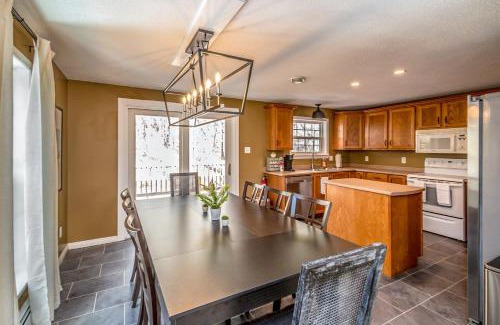 North Conway Casa | Your Perfect Blend of Views, Hot Tub, and Fun! home