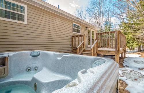 North Conway Casa | Your Perfect Blend of Views, Hot Tub, and Fun! home