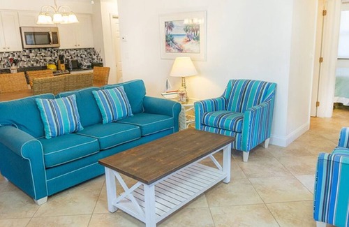 Sanibel Condominio | Your Perfect Getaway Awaits: Charming Sanibel Island villa with private beach - Signal Inn 11