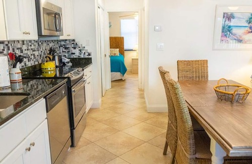 Sanibel Condominio | Your Perfect Getaway Awaits: Charming Sanibel Island villa with private beach - Signal Inn 11