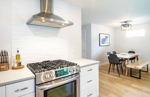 Revelstoke Casa | Your perfect mountain getaway / 5 min from RMR