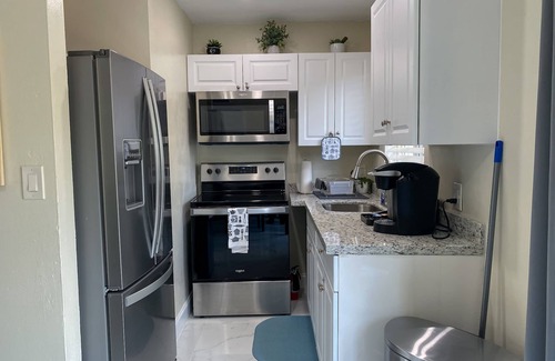 South Middle River Apartamento | Your Perfect Retreat; 10Min from the Beach, Downtown, Las Olas and the Airport