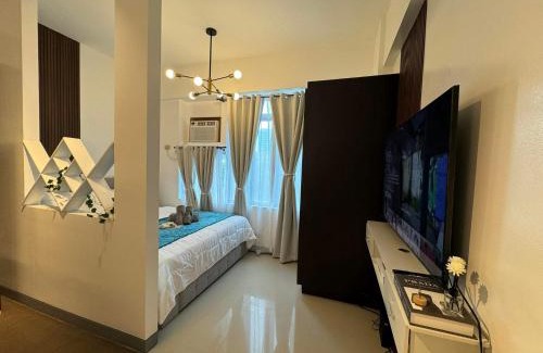 Pinagsama Apartamento | Your perfect retreat in Stamford! Enjoy our stylish, fully furnished studio just steps away from the vibrant Venice Mall