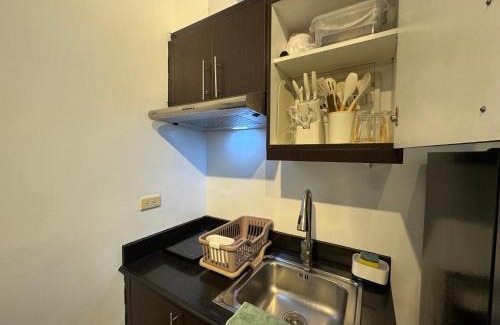 Pinagsama Apartamento | Your perfect retreat in Stamford! Enjoy our stylish, fully furnished studio just steps away from the vibrant Venice Mall