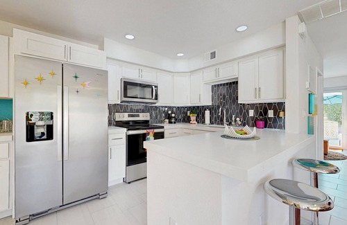 Palm Springs Condominio | Your Pet-Friendly Desert Escape—Relax, Recharge, and Make Memories Under the Sun