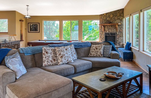 Crooked River Ranch Casa | Your Place Amongst the Mountains | House in Terrebonne with wood stove & games