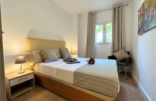 Port Saplaya Apartamento | Your Poolside Paradise by the Sea