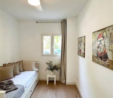 Port Saplaya Apartamento | Your Poolside Paradise by the Sea