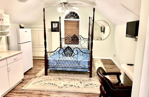 Sea Breeze Apartamento | Your private apt studio 5 min drive to the beach! 25 min to Historic Wilmington!