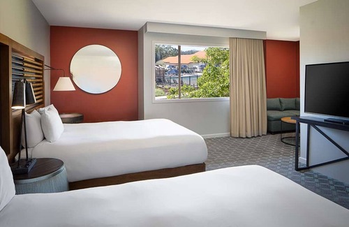Live Oak Hotel | Your Private Nature Getaway: 2 Suites w/ Resort View | Family Ready Stay