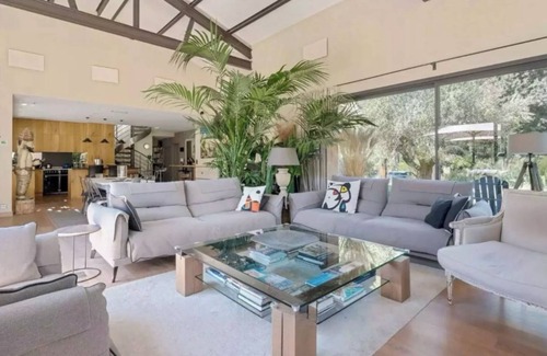 St.-Remy-de-Provence Casa | Your refuge in the heart of the Alps, a privileged location surrounded by pine trees.