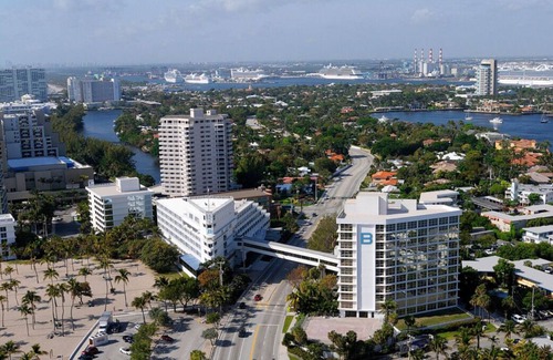 Central Beach Complejo | Your Relaxing Getaway Awaits! 2 Comfortable Units, Ocean View, Onsite Pool!