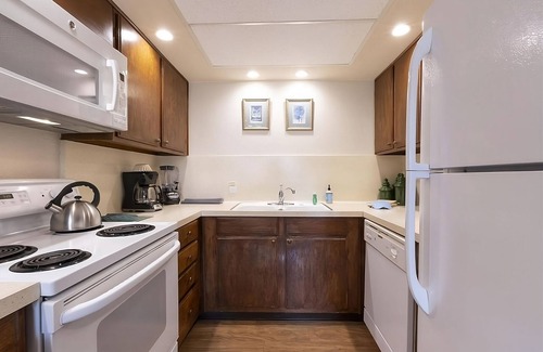 Canyon Corridor Casa | Your Relaxing Getaway Awaits! Fully-Equipped Kitchen Ideal for Outdoor Explorers