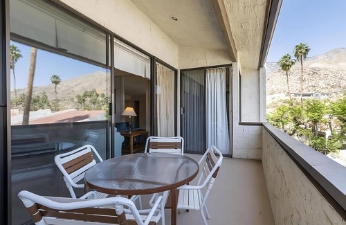 Canyon Corridor Casa | Your Relaxing Getaway Awaits! Fully-Equipped Kitchen Ideal for Outdoor Explorers